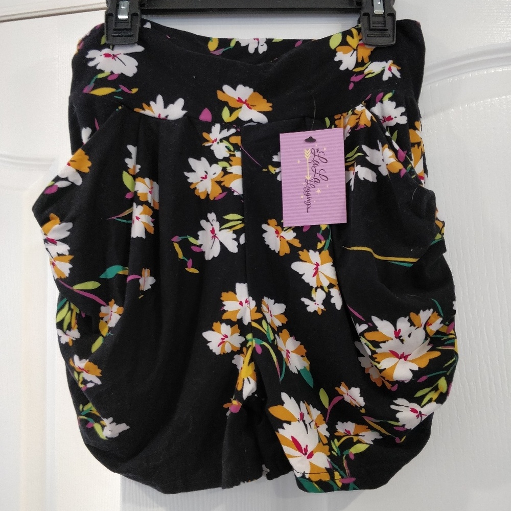NWT small black vintage floral Lala legging shorts
